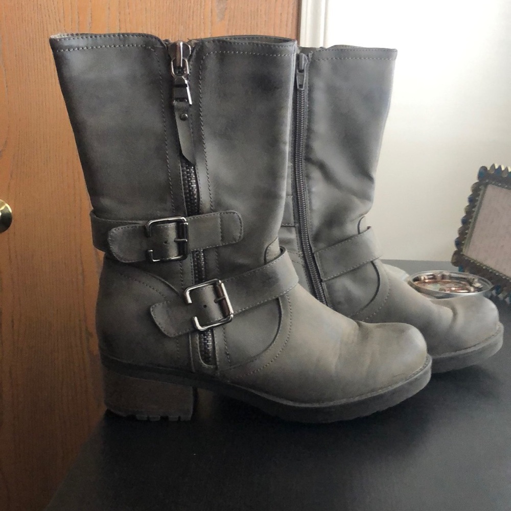 Low rise army green ankle boots